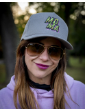 Šedá snapback s nápisem MDMA